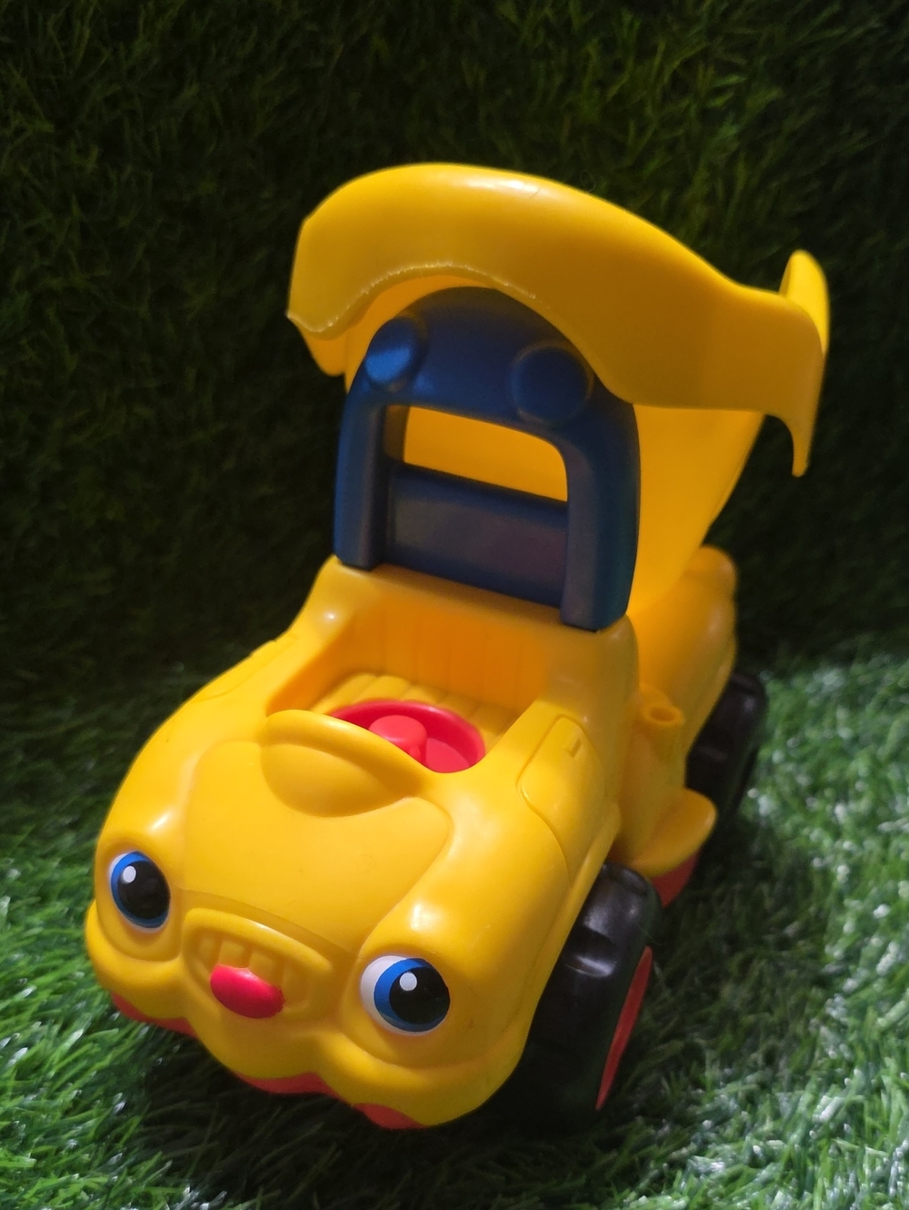 2005 Fisher Price Little People Dump Truck With Sounds